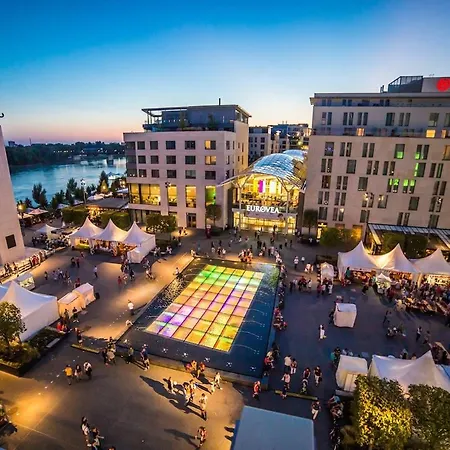 2br Awarded For Renovation & Design Apartament